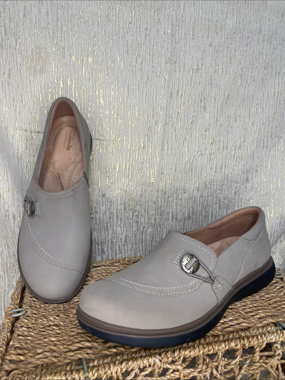 Clarks Artisan Roseville Sky Comfort Slip-On Loafer in Light Taupe Sz 8.5M MINT